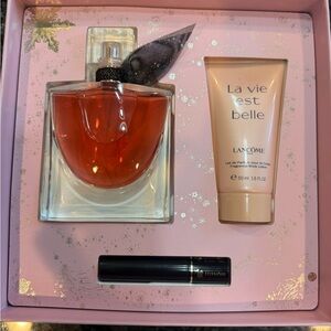 Lancome La Vie Est Belle Gift Set - Red and Cream
